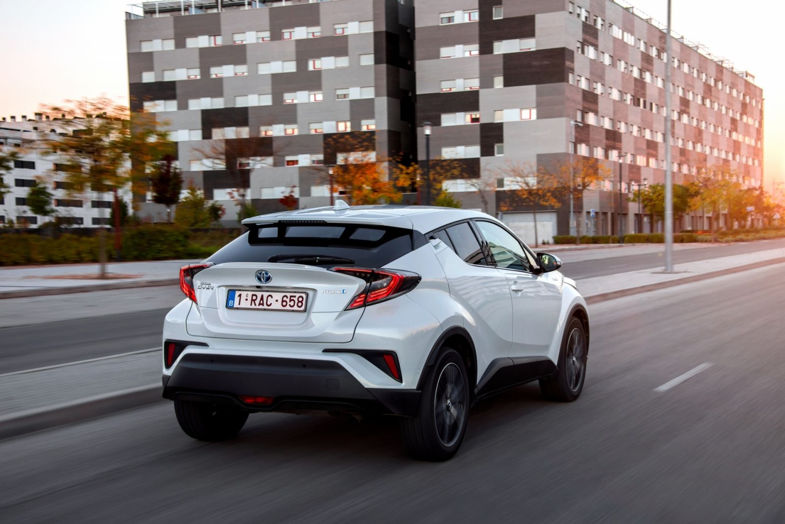 Toyota C HR - фото 2